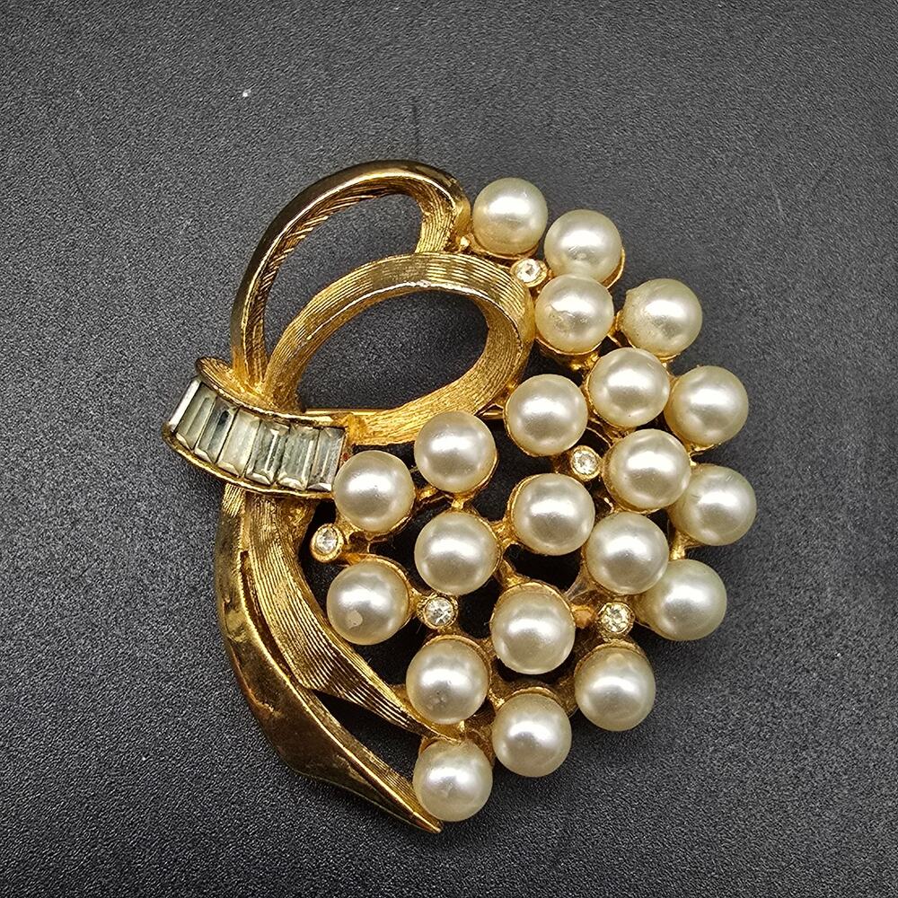 Pell Faux Pearl Brooch Rhinestones Gold Tone Vintage Costume Jewelry
